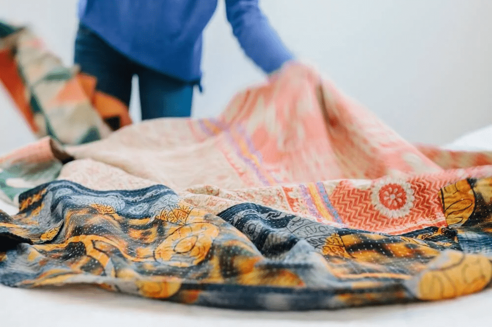 designer-sewing-clothes img